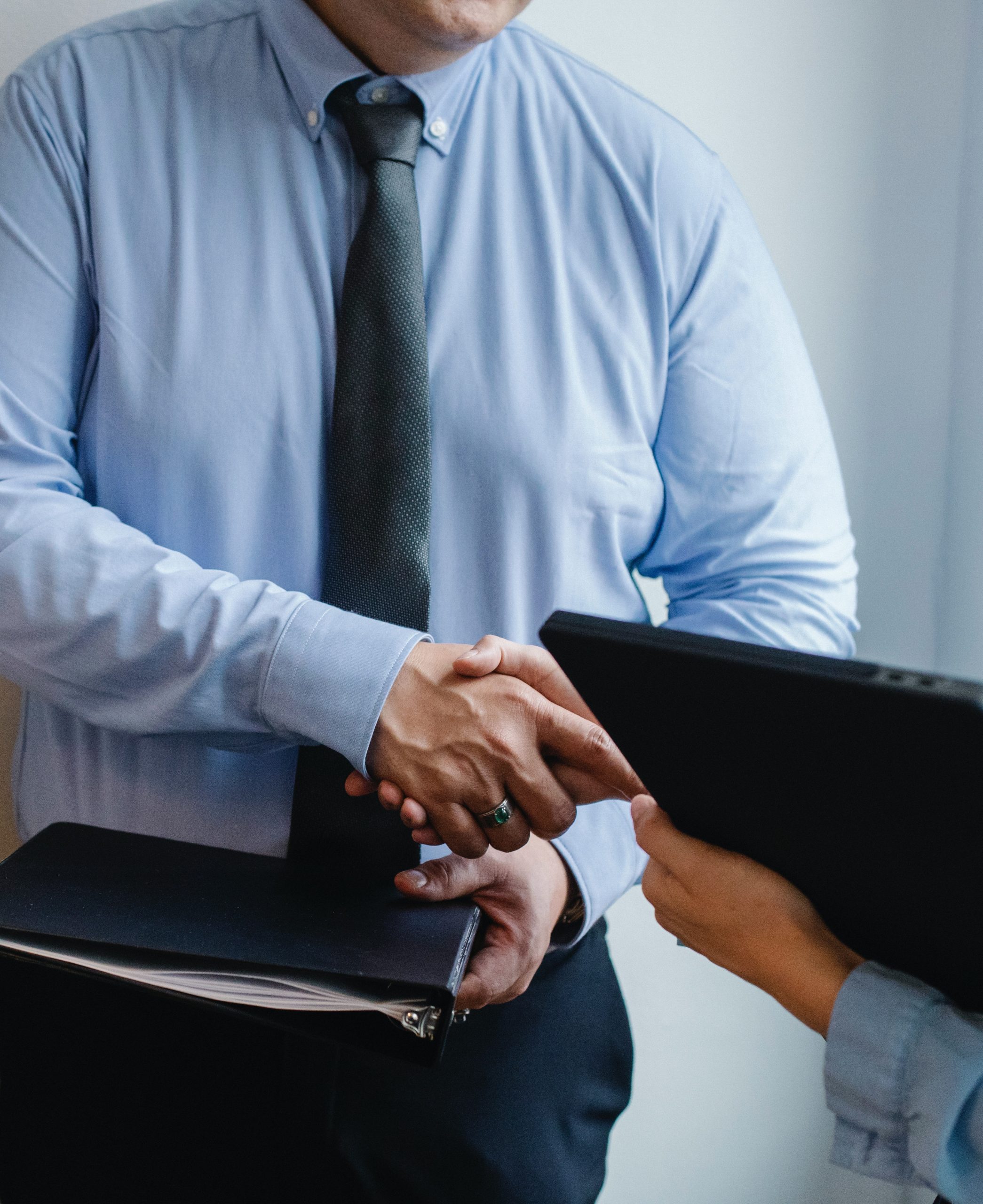 Quels sont les types de contrats qu'on peut avoir en entreprise ?