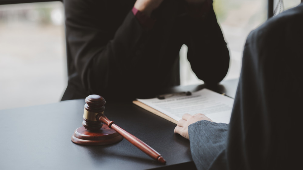 Porter plainte pour diffamation : conseils d'expert pour protéger sa réputation