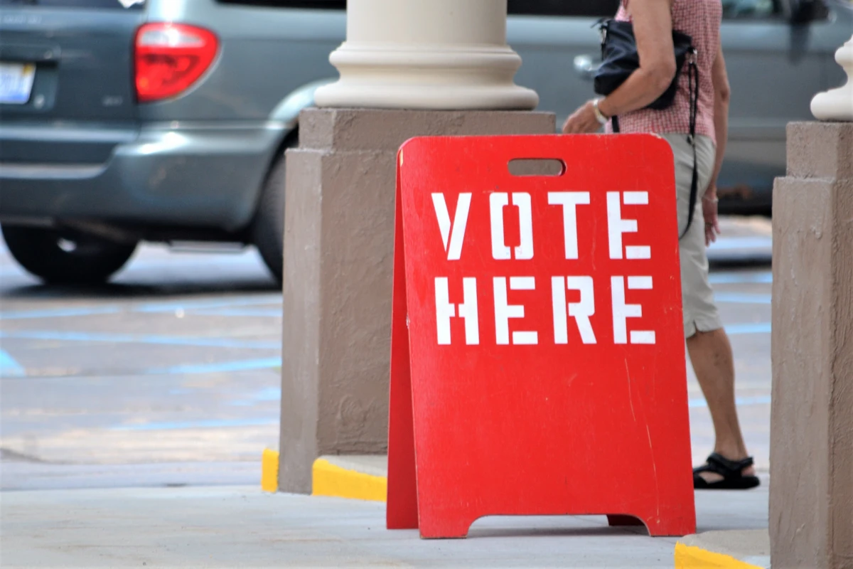 Audit et vérifiabilité des systèmes de vote électronique : garantir l'intégrité démocratique à l'ère numérique